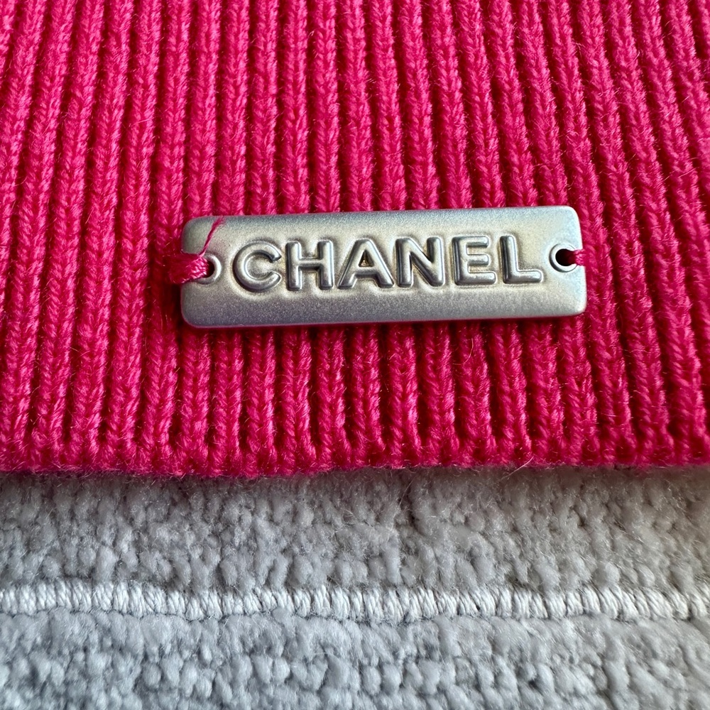 CHANEL Vibrant Pink Knitwear - Picture 4 of 10